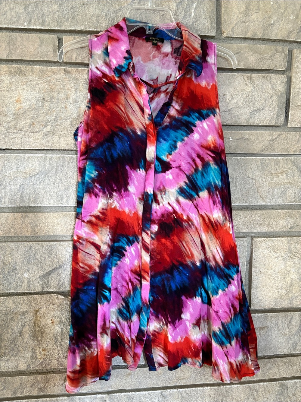 Cupio Sleeveless Tie-Dye Button-Front Tunic in Red, Pink & Blue